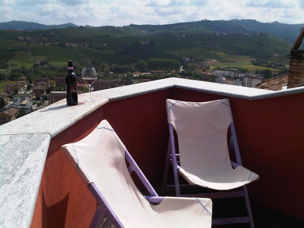 Dimora San Sebastiano Bed and Breakfast Neive Rum bild