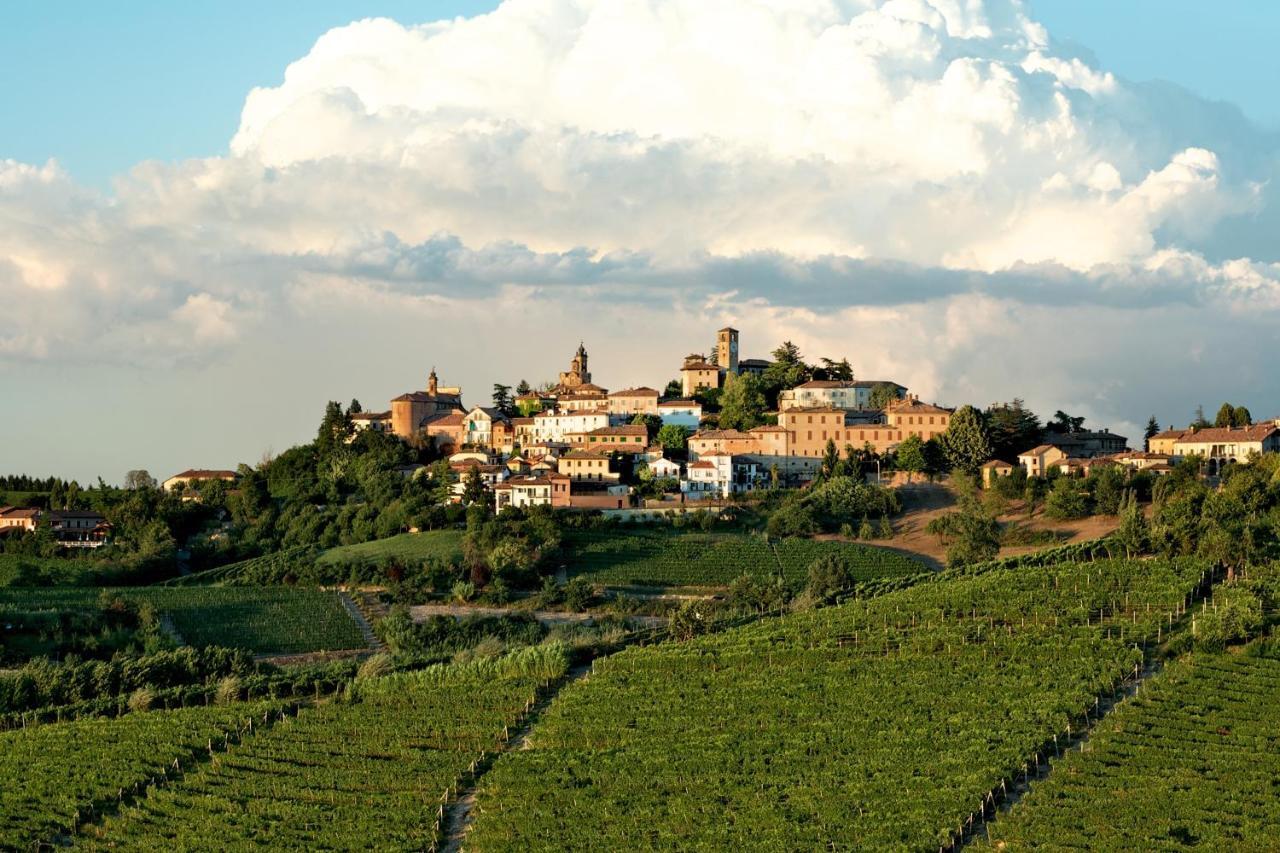 Dimora San Sebastiano Bed and Breakfast Neive Rum bild